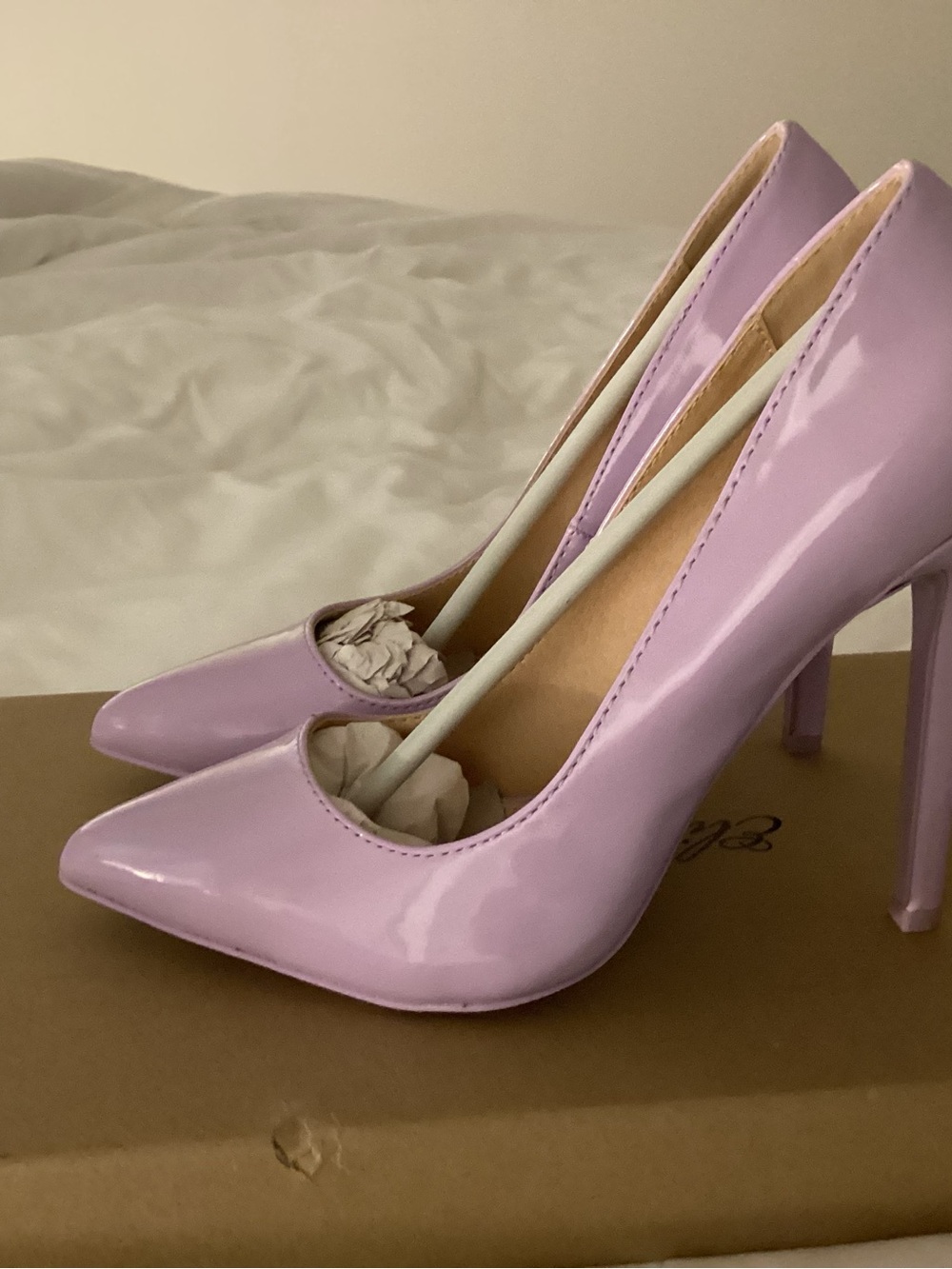 Classic Pointed-Toe Patent High Heels in Lilac
